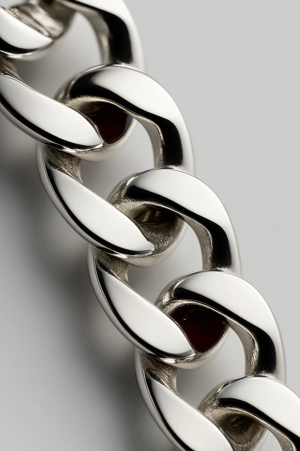Prime Curb-Link Silver Bracelet – A Bold Essential for Modern Masculine Style