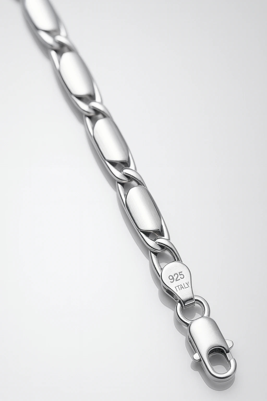 Premium Silver Men’s Link Bracelet – Minimal Elegant Design