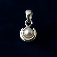 Handcrafted Silver Chand Pearl Pendant for Women and Men