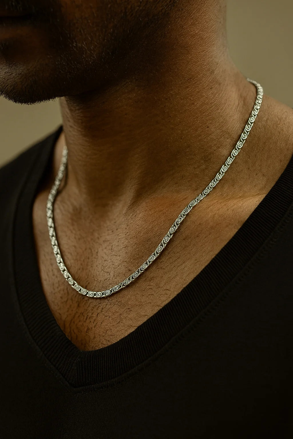 Regal Spiral-Link Silver Chain – A Bold Statement of Timeless Masculine Elegance