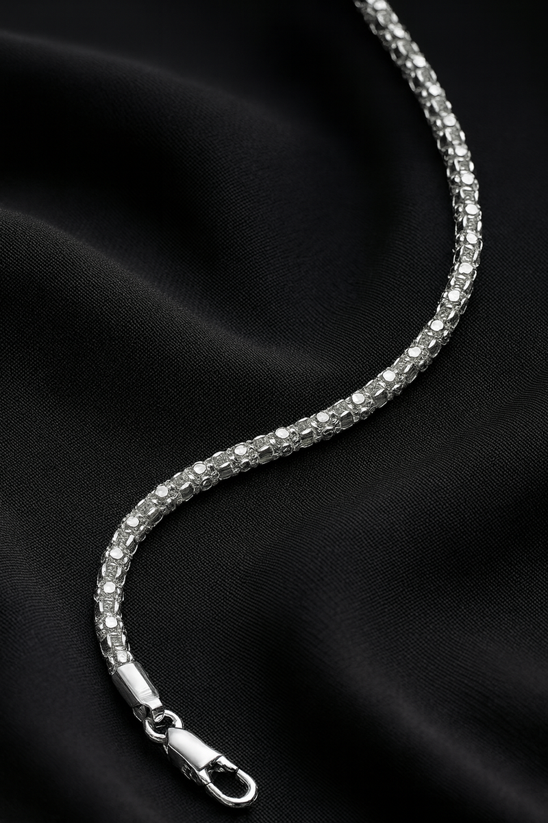 Moonlit Grace: The Silver Cascade Chain