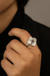 Regal Ruby Blossoms — Opulent Gold Floral Rings with Fiery Grace**

**